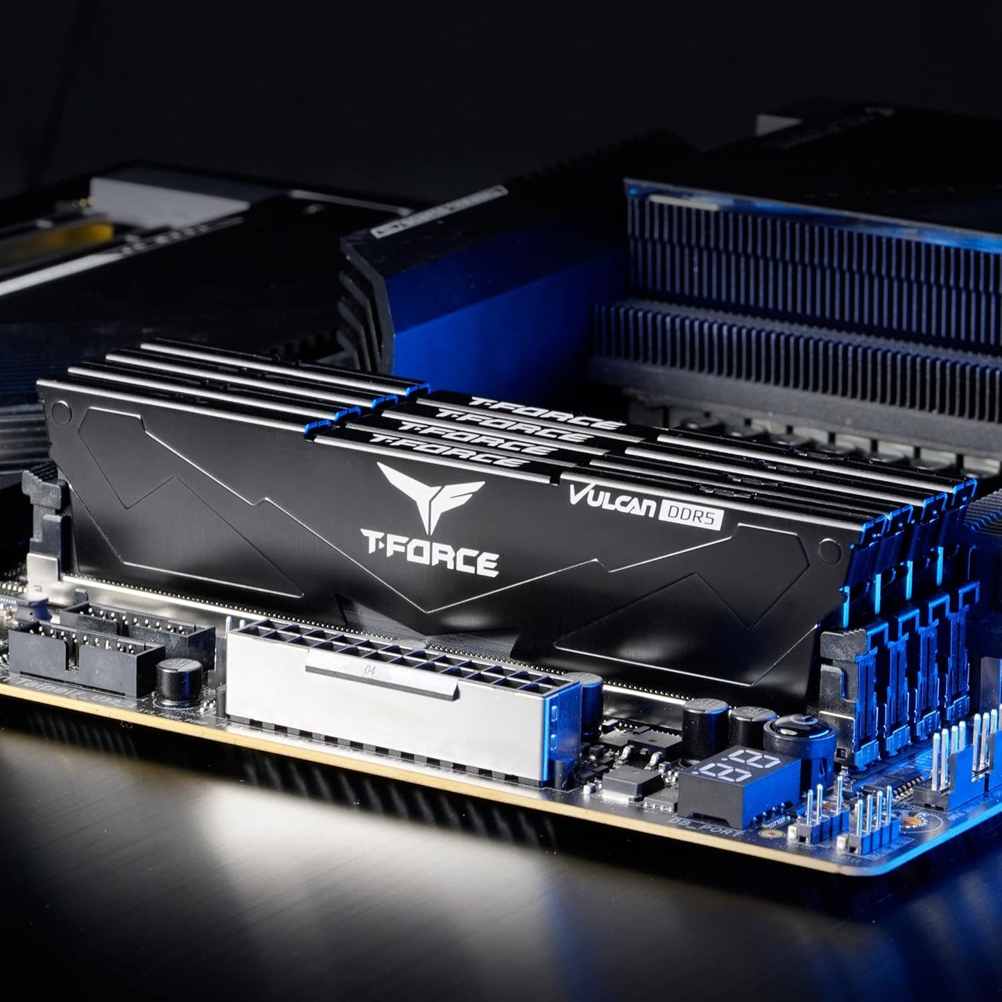 ذاكرة T-FORCE VULCAN DDR5 سعة 2x16 جيجابايت وتردد 6000 ميجاهرتز CL38